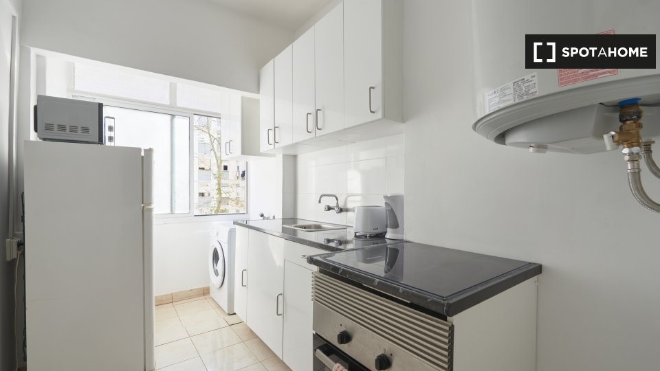Double room Lisbon, 6 beds — photo 15
