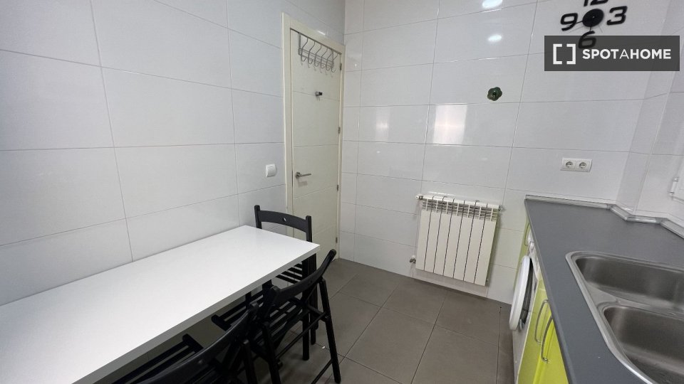 Double room Madrid, 4 beds, 120m² — photo 3
