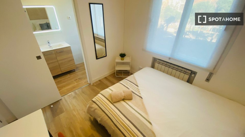 Double room Madrid, 4 beds — photo 11