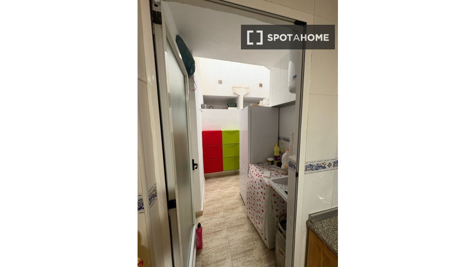 Apartment Alicante, 2 beds, 60m² — photo 2