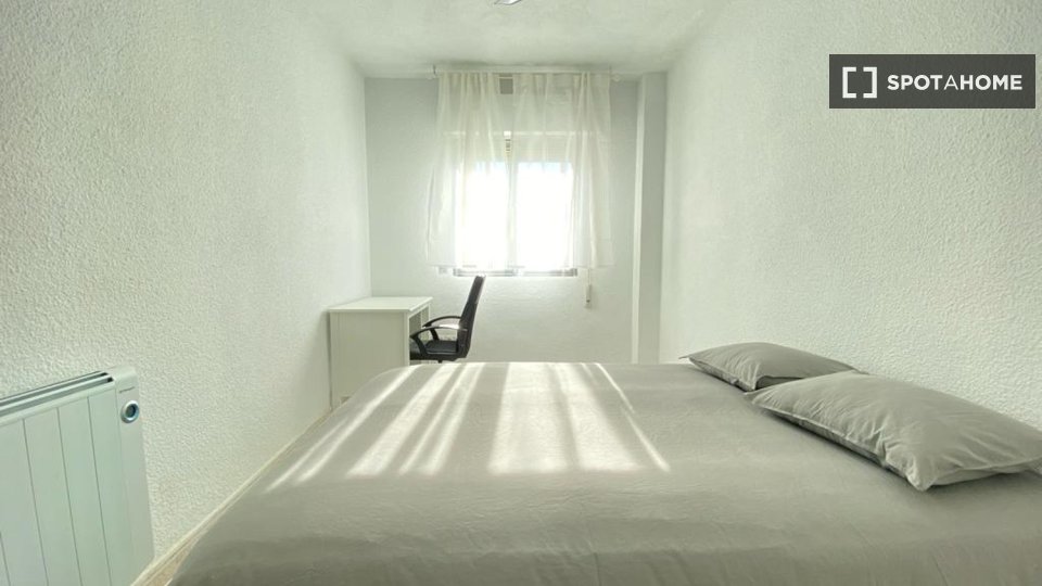 Double room Madrid, 4 beds — photo 14