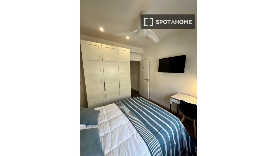 Double room Madrid, 5 beds, 140m² — photo 19