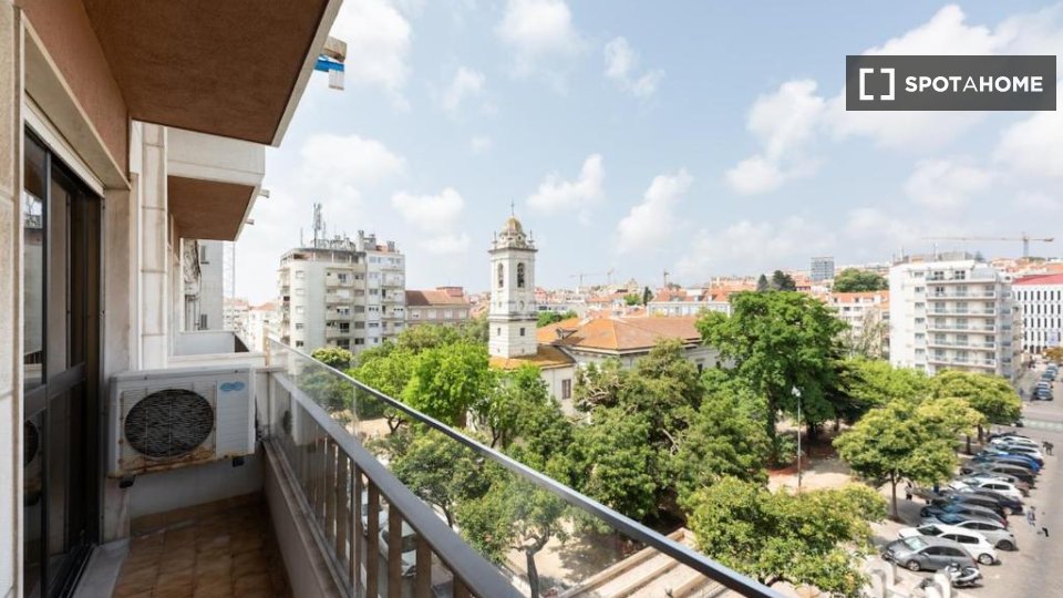 Apartment Lisbon, 2 beds, 90m² — photo 16