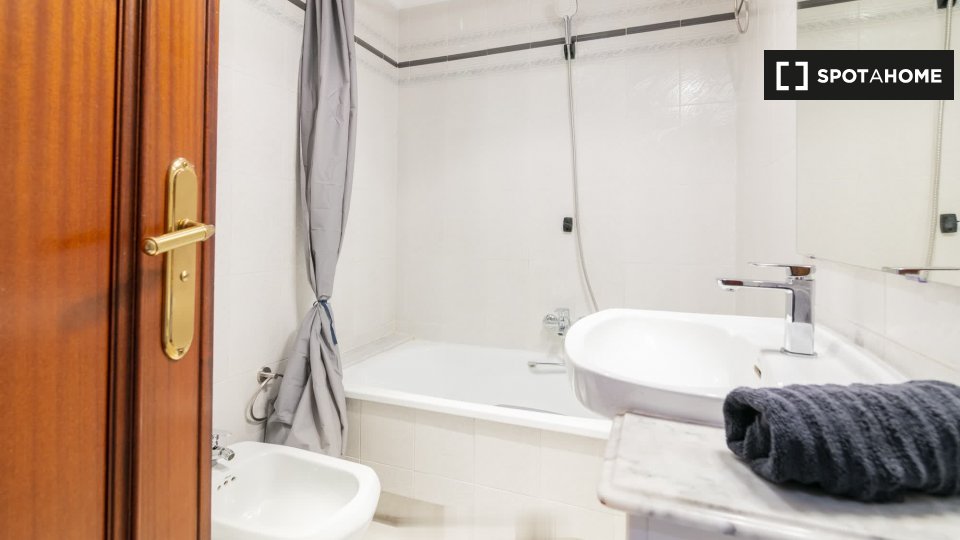 Double room Valencia, 5 beds, 110m² — photo 13