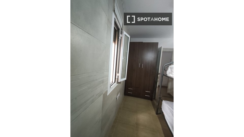 Double room Seville, 3 beds, 85m² — photo 5