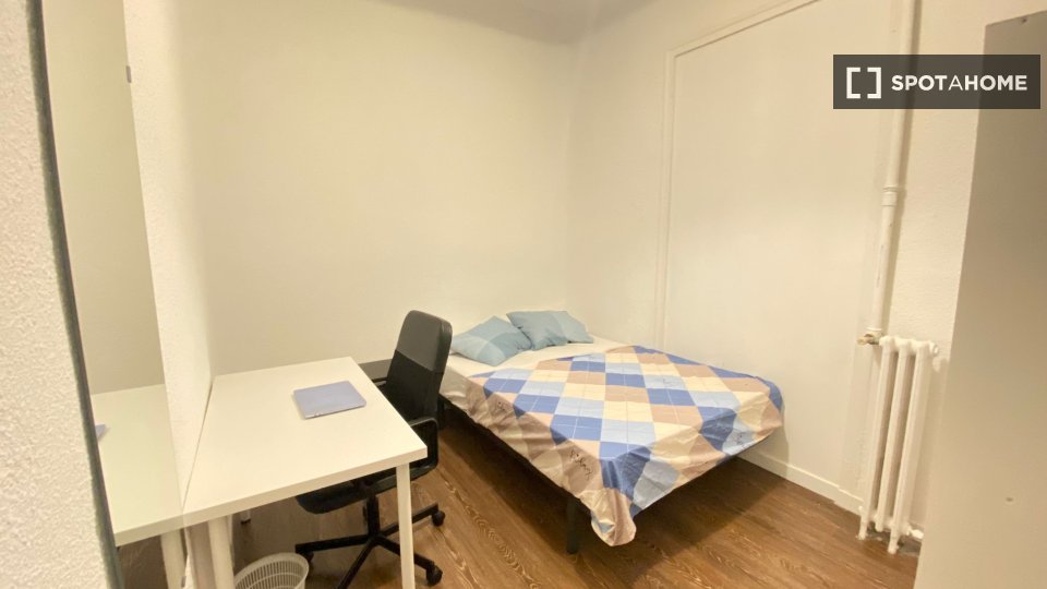 Double room Madrid, 8 beds — photo 7