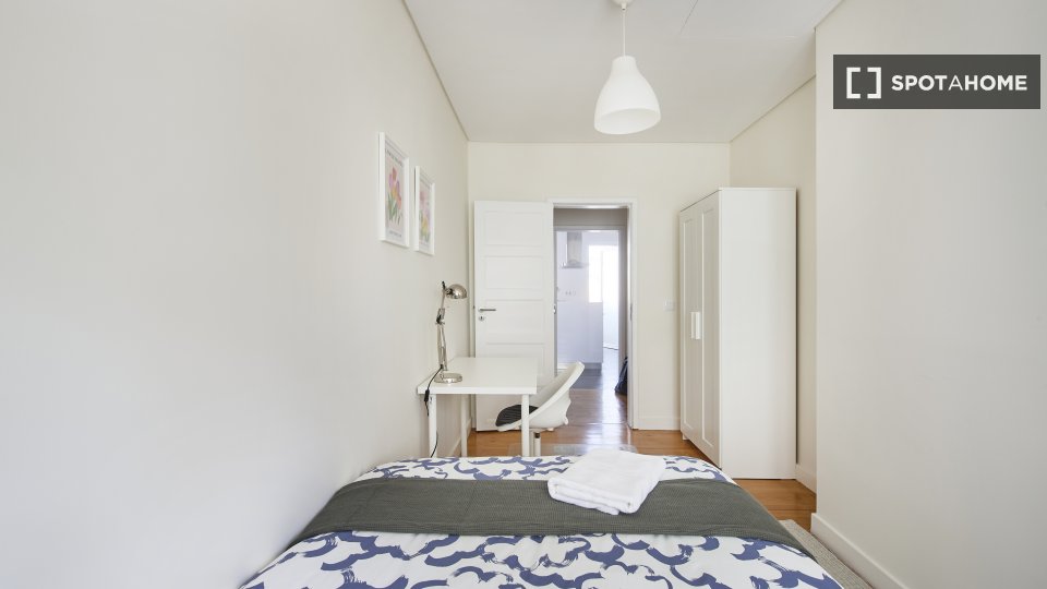 Double room Lisbon, 6 beds — photo 19