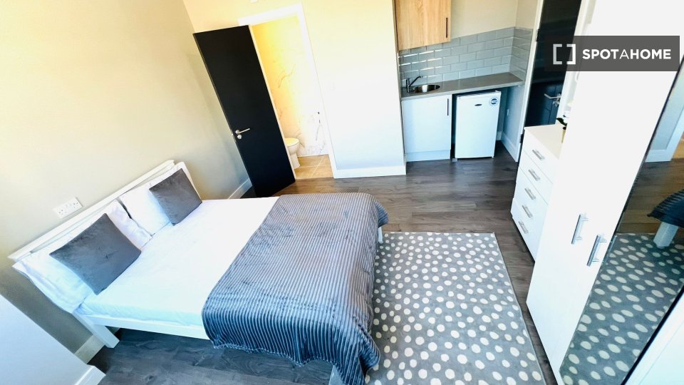 Studio apartment for rent in Streatham, London (ref 966533) Spotahome