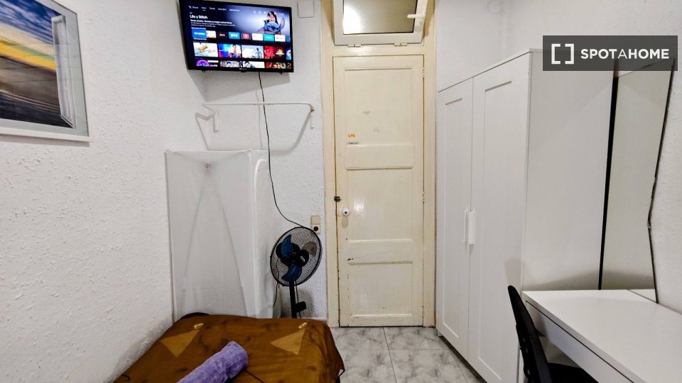 Double room Barcelona, 5 beds, 50m² — photo 17