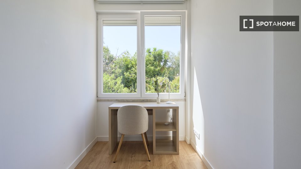 Double room Lisbon, 4 beds — photo 17