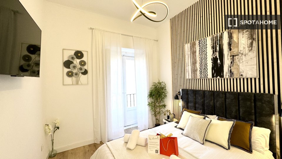 Double room Madrid, 2 beds — photo 3
