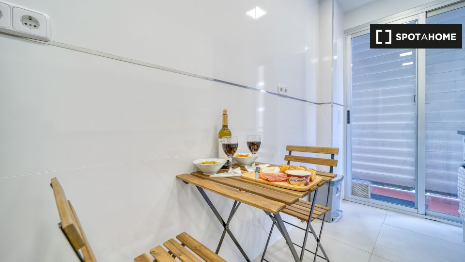 Double room Madrid, 4 beds, 50m² — photo 3