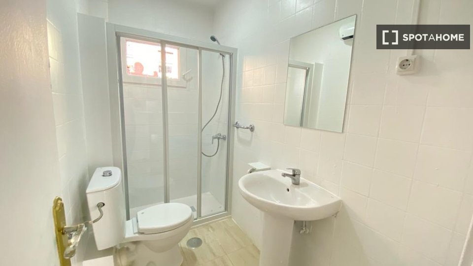 Double room Madrid, 4 beds — photo 19