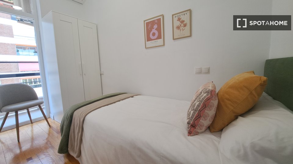 Double room Madrid, 14 beds, 200m² — photo 10