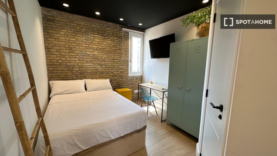 Double room Valencia, 5 beds, 100m² — photo 21