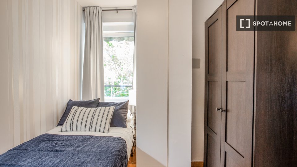 Habitación en piso compartido de 8 habitaciones, Alicante