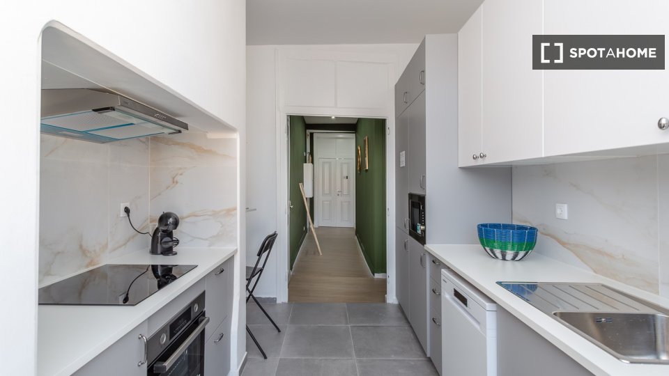 Double room Lisbon, 9 beds — photo 30