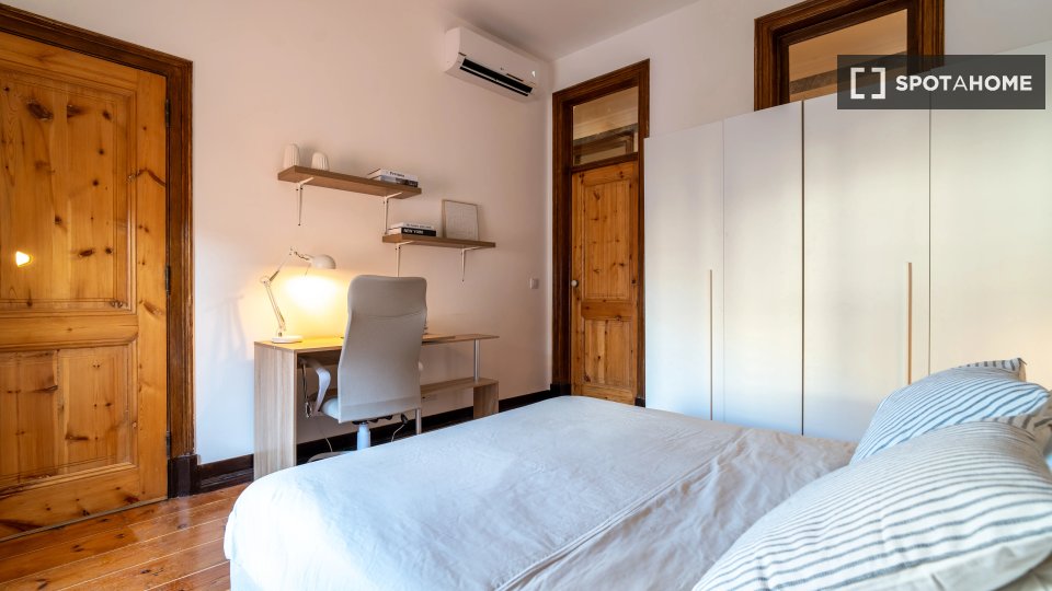 Double room Lisbon, 9 beds — photo 1