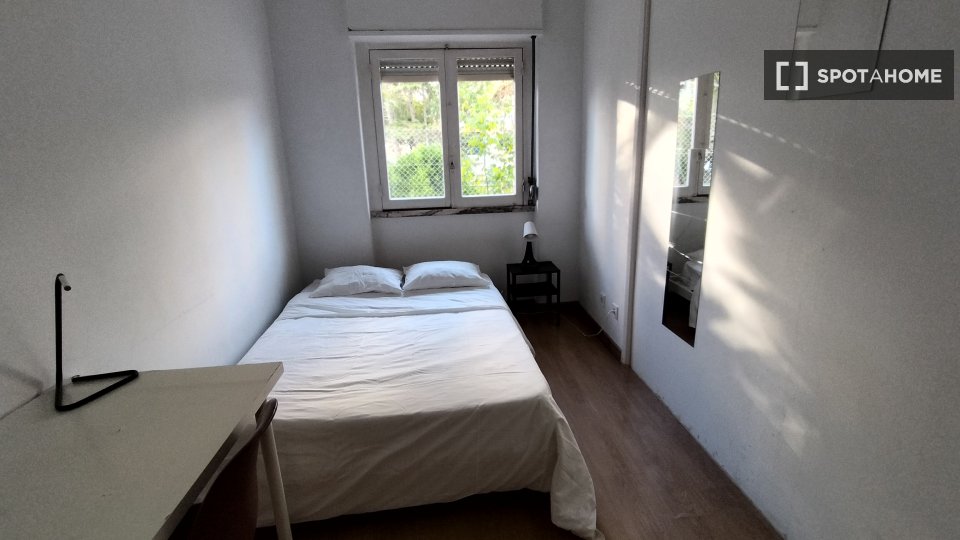 Double room Lisbon, 3 beds, 60m² — photo 30