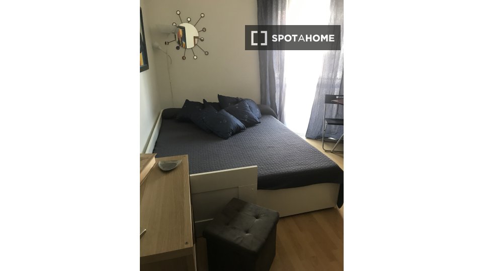 Double room Lisbon, 3 beds — photo 20