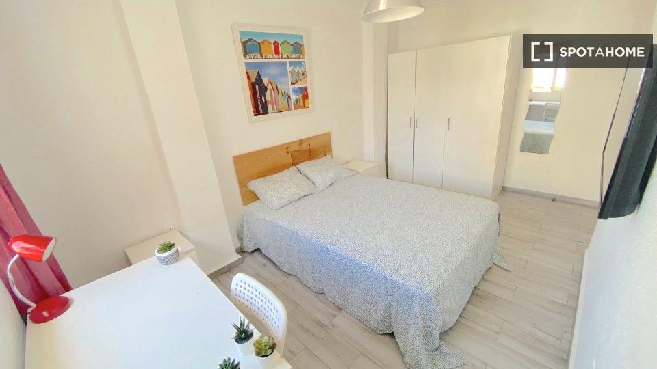 Habitación en piso compartido de 4 habitaciones en alquiler en La Palmilla.