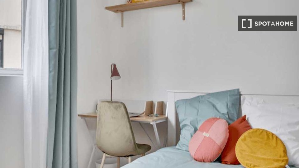 Double room Paris, 3 beds, 60m² — photo 14
