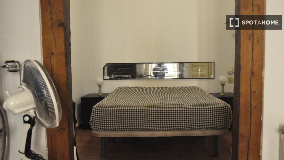 Double room Madrid, 2 beds — photo 18