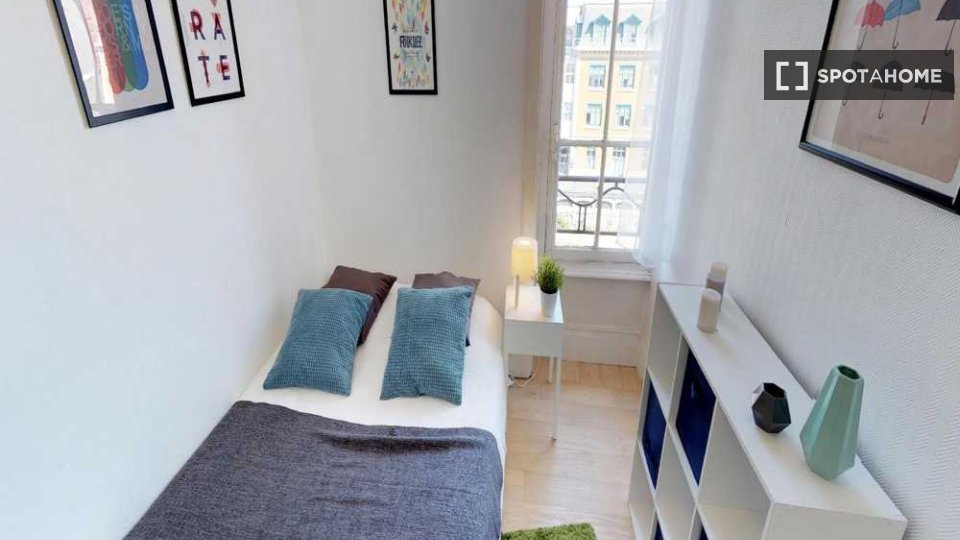 Double room Lyon, 3 beds, 70m² — photo 14