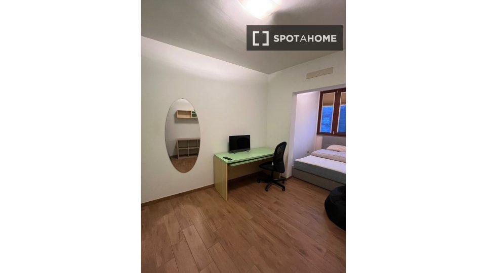 Double room Rome, 3 beds, 120m² — photo 10