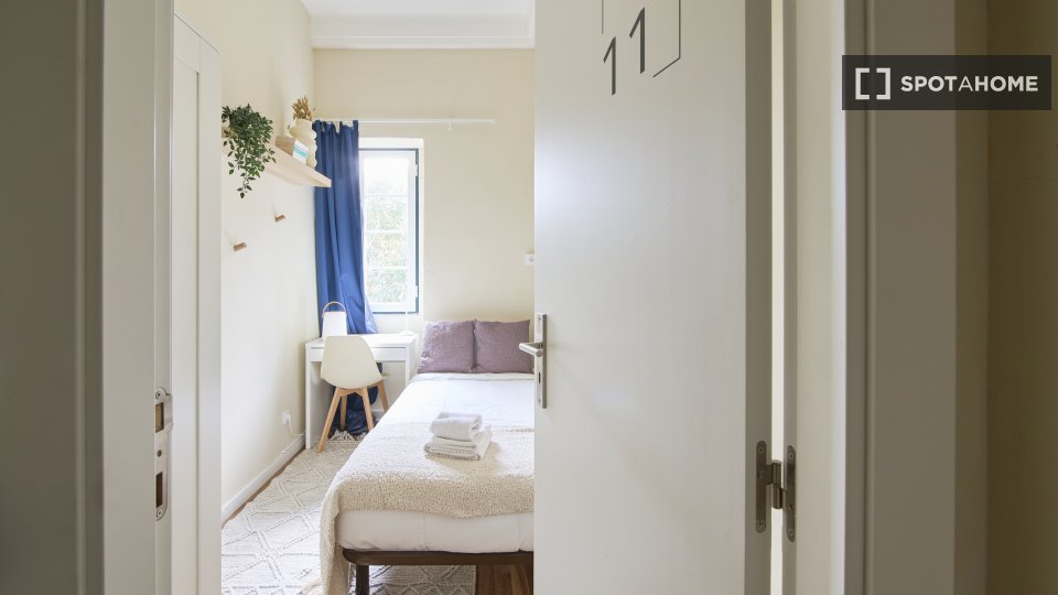 Double room Lisbon, 12 beds — photo 40