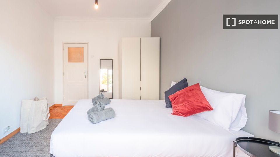 Double room Lisbon, 5 beds, 103m² — photo 11