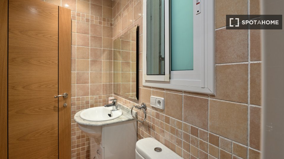 Double room Valencia, 1 bed, 90m² — photo 15