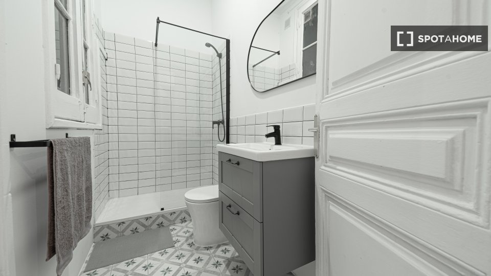 Double room Barcelona, 10 beds, 180m² — photo 8