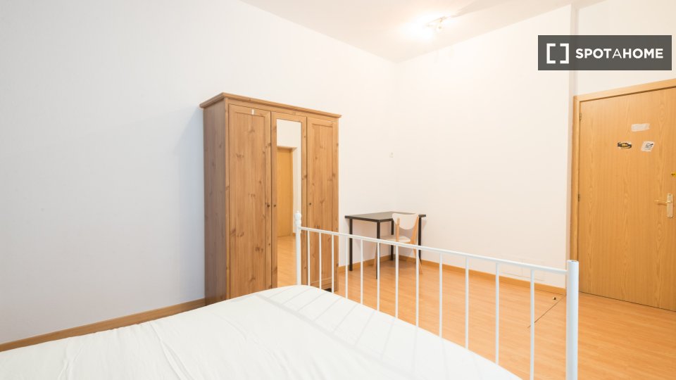 Double room Madrid, 8 beds, 200m² — photo 19