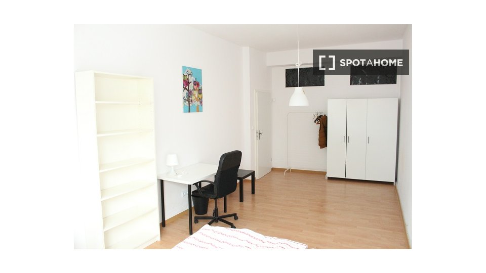 Double room Berlin, 6 beds, 158m² — photo 4