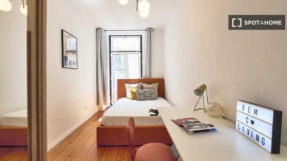 Double room Lisbon, 13 beds — photo 1