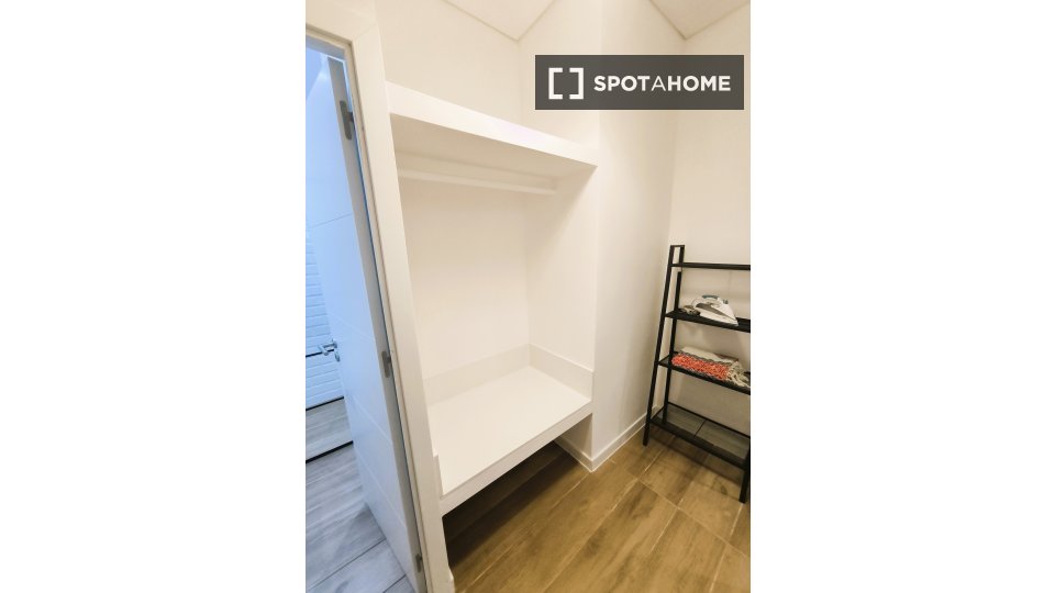 Apartment Lisbon, 2 beds, 105m² — photo 12