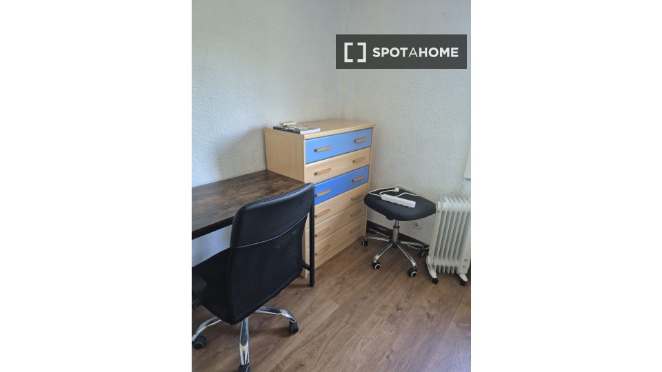 Double room Madrid, 3 beds, 79m² — photo 6