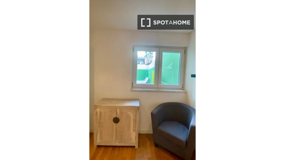 Double room Lisbon, 2 beds, 16m² — photo 15