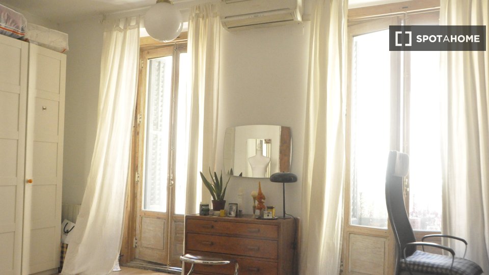 Double room Madrid, 2 beds — photo 19