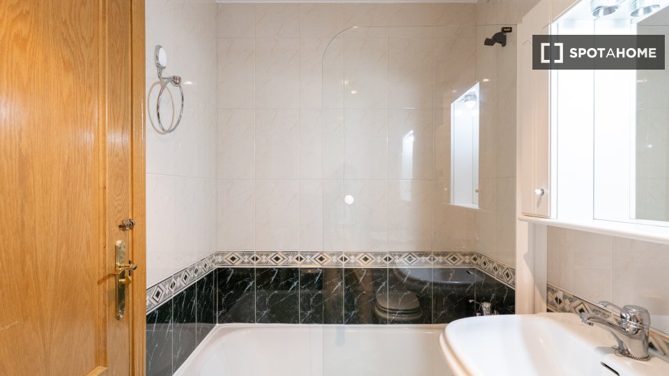 Double room Madrid, 5 beds — photo 12