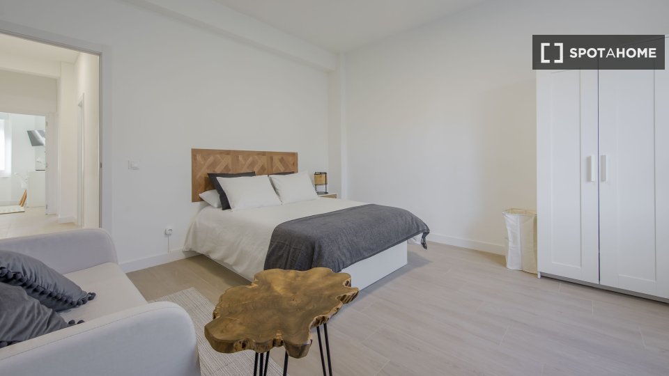 Double room Madrid, 9 beds, 200m² — photo 19