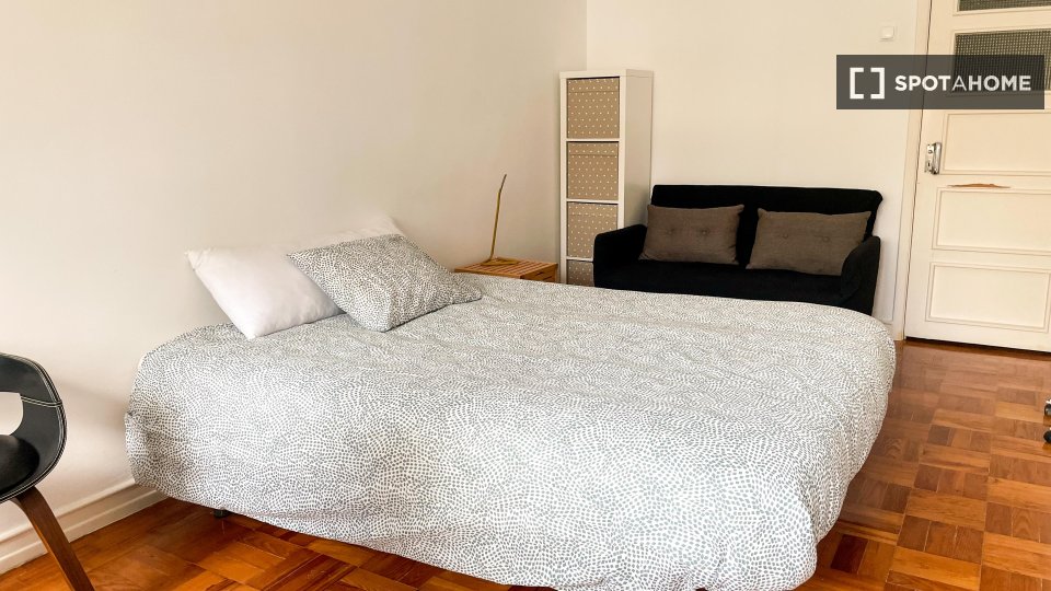 Double room Lisbon, 2 beds, 80m² — photo 4