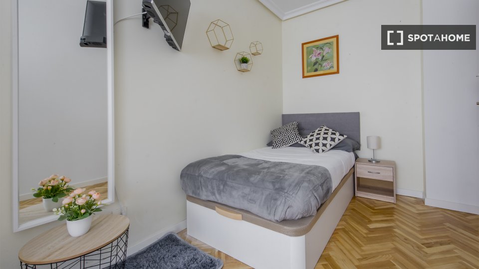 Double room Madrid, 6 beds, 150m² — photo 9