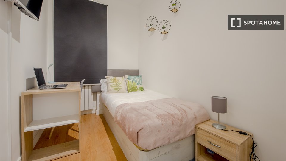 Double room Madrid, 8 beds, 200m² — photo 3