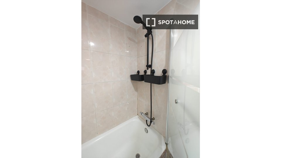 Apartment Bilbao, 3 beds, 65m² — photo 14