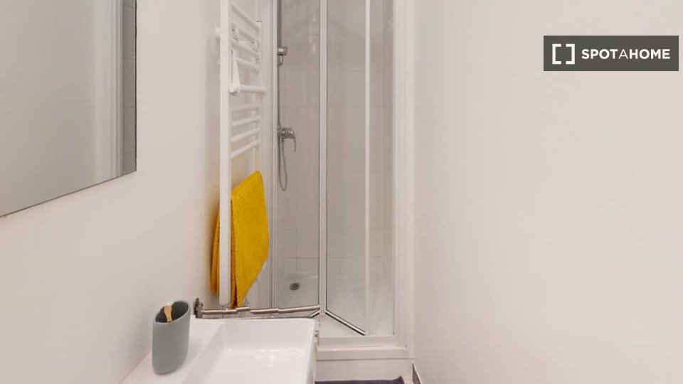 Double room Paris, 3 beds, 50m² — photo 8