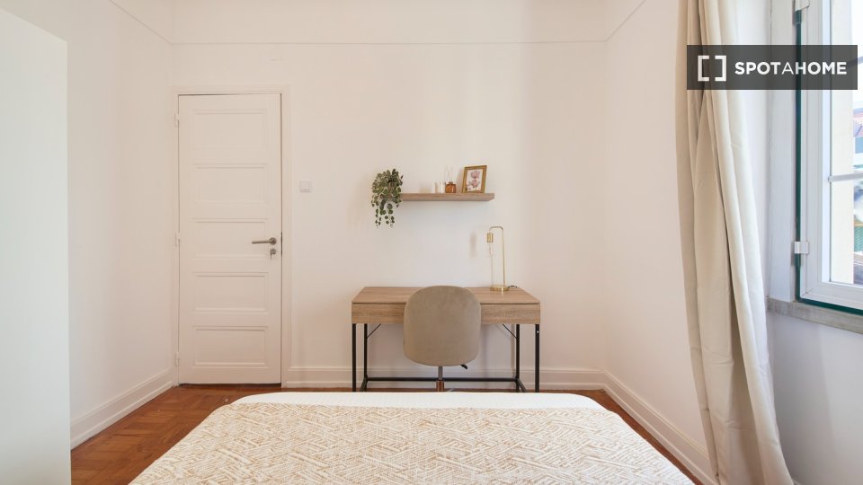 Double room Lisbon, 4 beds — photo 14