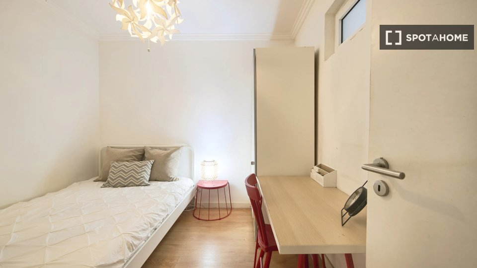 Double room Lisbon, 4 beds — photo 1