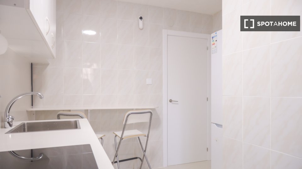 Double room Madrid, 5 beds — photo 2